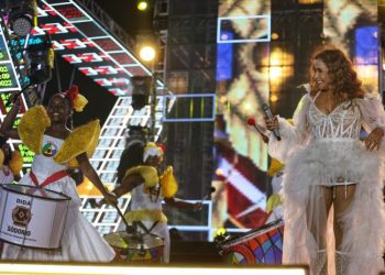 Com patrocínio do Governo do Estado, Daniela Mercury leva 25º Pôr do Som ao Farol da Barra