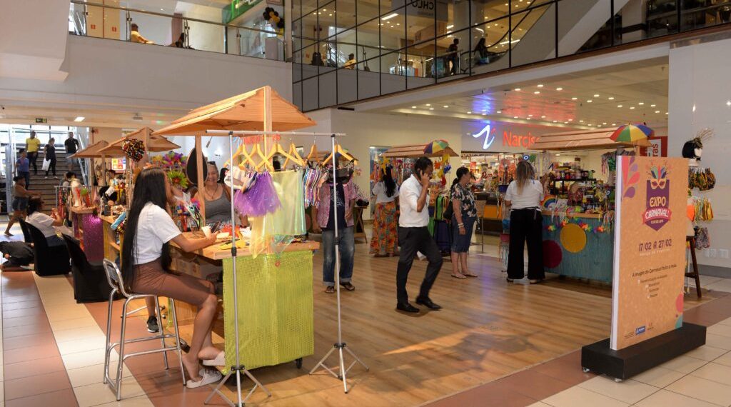 Expo Carnaval movimenta renda de artesãs no Shopping Center Lapa