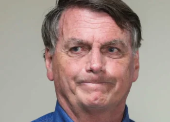 Bolsonaro mantém melhora, mas segue sem previsão de alta da UTI