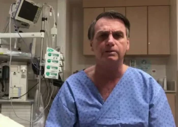 Bolsonaro segue estável na UTI, e tomografia descarta novo procedimento, diz boletim