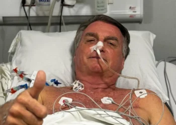 Bolsonaro segue sem movimentos intestinais há duas semanas e permanece na UTI