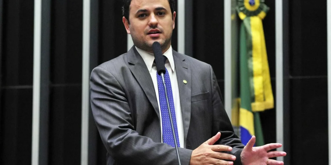 CCJ da Câmara nega recurso contra cassação do mandato de Glauber Braga