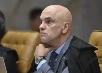 Moraes pede informações sobre saúde de Collor e põe laudo médico sob sigilo