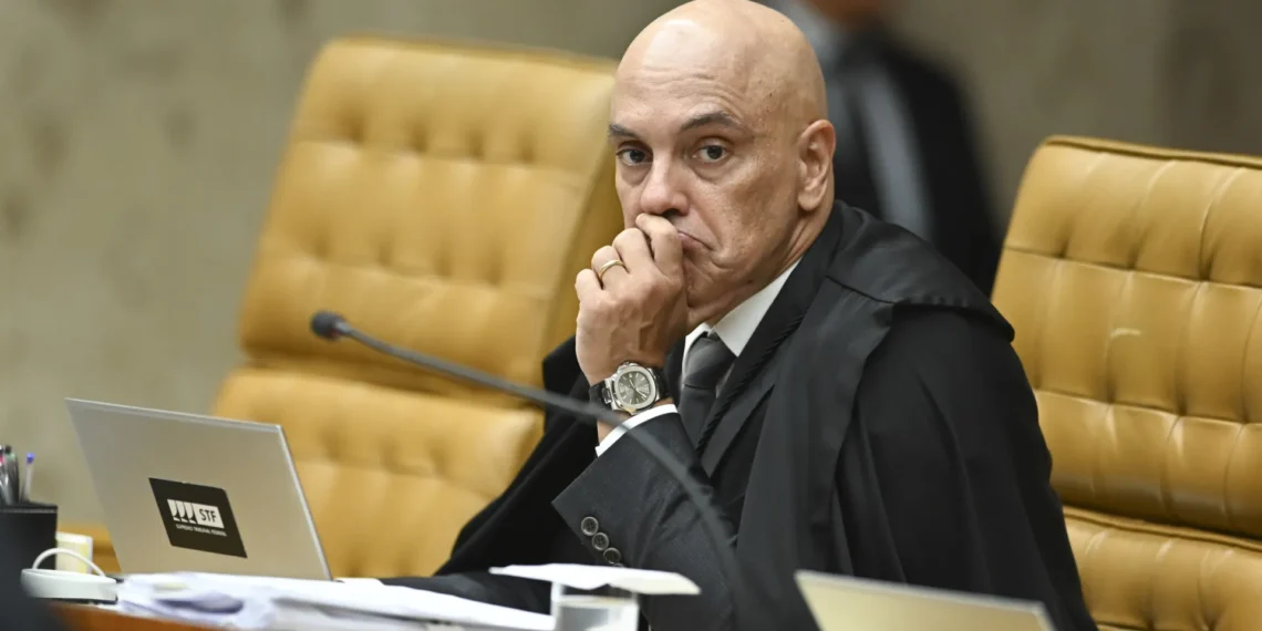 Moraes pede parecer da PGR em 5 dias sobre prisão domiciliar de Collor