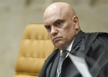 Moraes pede que defesa de Collor explique ausência de exames de Parkinson