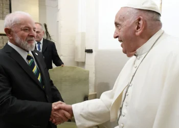 ‘Quisera Deus que o próximo papa fosse igual a ele’, diz Lula após missa