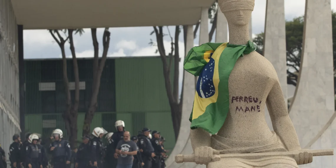 STF tem maioria por condenação de Débora Rodrigues por 8/1
