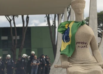 STF tem maioria por condenação de Débora Rodrigues por 8/1