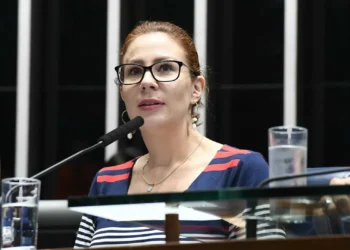 Carla Zambelli critica decisão do STF e cobra reação com palavra final da Câmara