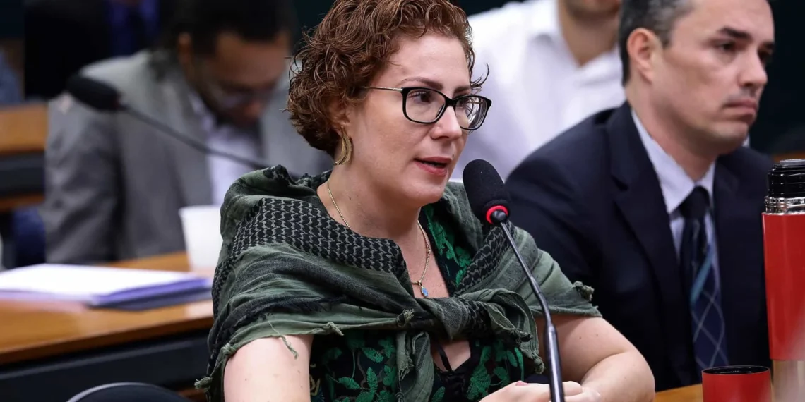 Carla Zambelli diz que não sobreviveria na cadeia