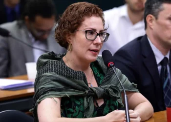 Carla Zambelli diz que não sobreviveria na cadeia