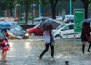 Chuvas causam alagamentos e deixam 117 cidades em alerta na Bahia