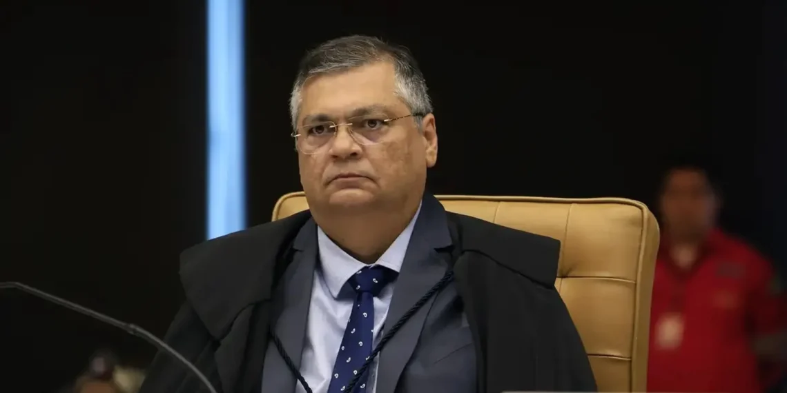 Dino manda bloquear execução de emendas da Saúde em 1.283 contas