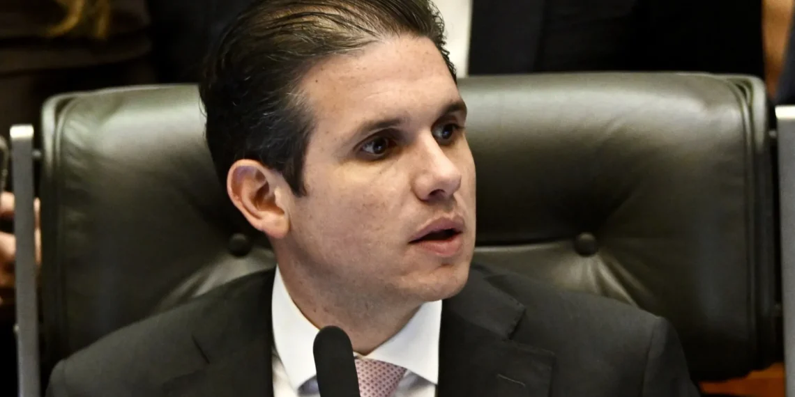 Motta aguarda posição jurídica da Câmara para definir resposta ao STF no caso Ramagem