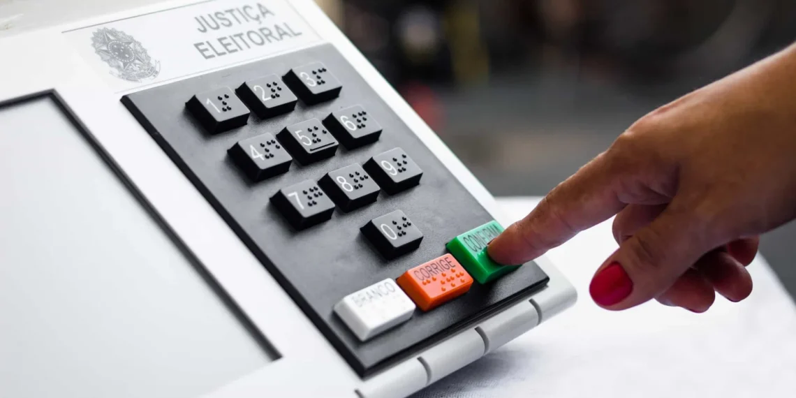 Parecer na CCJ do Senado propõe fim da reeleição a partir de 2028 e mandato de 5 anos