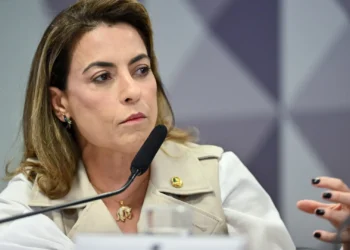 Senadora critica visual de Virginia na CPI e alerta para apelo infantil