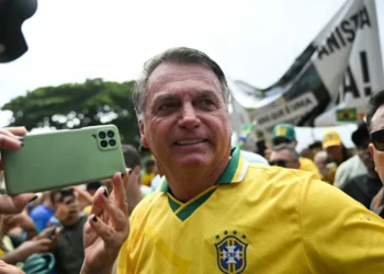 Bolsonaristas tentam driblar ofensa de ex-presidente e até endossam fala sobre malucos