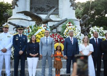 Fogo Simbólico encerra celebração do 2 de Julho em Salvador