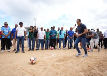 Prefeitura entrega campo novo em Valéria no Dia do Futebol