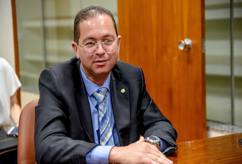 Alex Santana desiste de reeleição e mira chapa majoritária