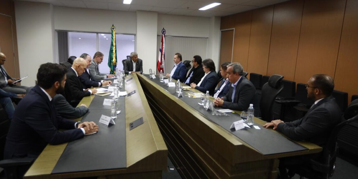 Governador debate projetos com prefeito de Cruz das Almas