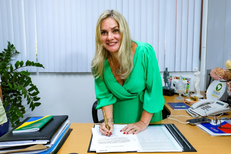 Ivana Bastos promove ajustes no primeiro escalão da Alba