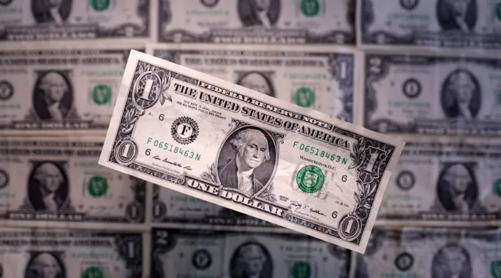 Dólar cai após nova trégua de Trump; Bolsa fecha em queda
