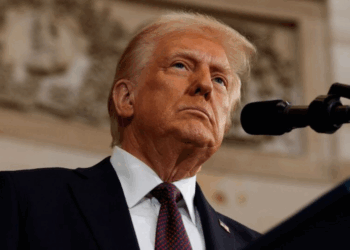 Trump promete punir quem seguir políticas do BRICS
