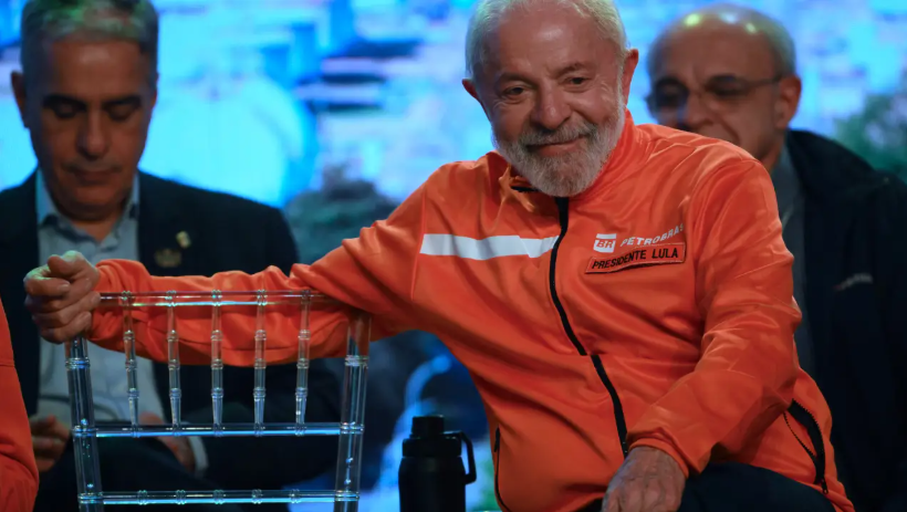 Lula diz que disputará a reeleição à Presidência