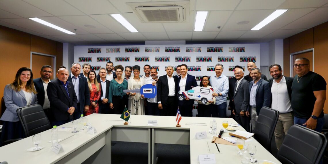 Governador entrega ambulância e veículo de TFD a Vera Cruz
