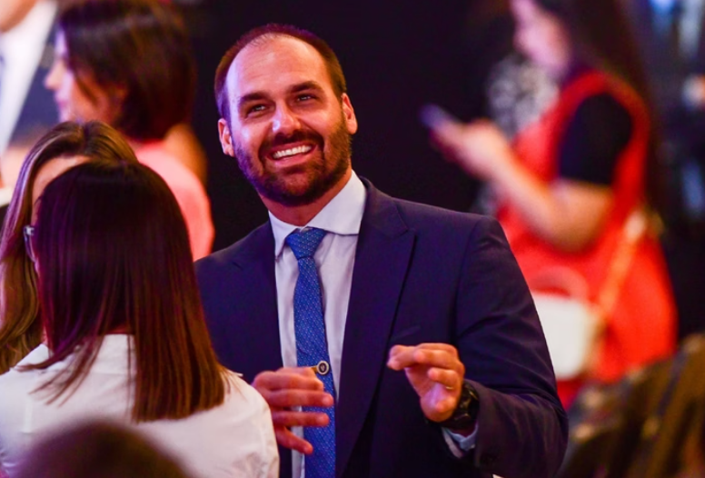 Eduardo Bolsonaro volta a receber R$ 17 mil de salário; gabinete ganha R$ 123 mil