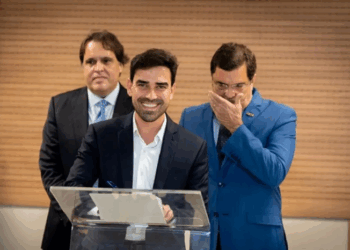 Prefeito de LEM assina acordo de regularização fundiária