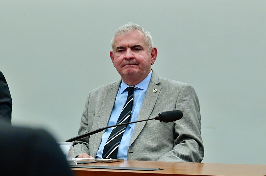Único senador baiano segue indeciso sobre PEC da Blindagem