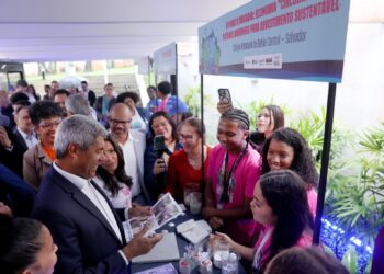 Jerônimo abre Semana de C&T e autoriza recuperação de museu na Bahia