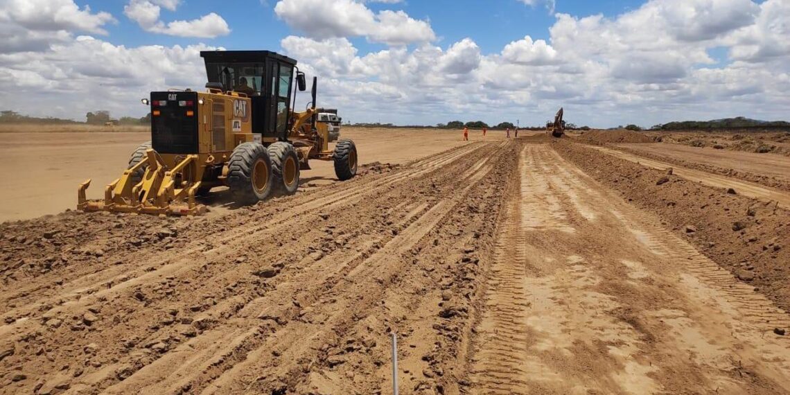 Pista do Aeroporto João Durval começa a ser ampliada em Feira