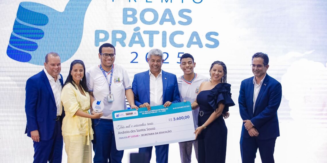 Educadora da rede estadual é premiada por projeto de boas práticas no serviço público