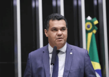Deputado baiano gastou R$ 114 mil em posto de empresa de sócio