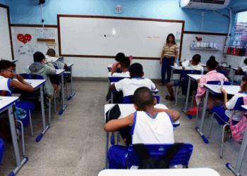 Professores de Salvador poderão ter direito à meia-passagem no transporte