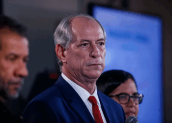 Ciro Gomes deixa PDT e avalia candidatura contra o PT em 2026