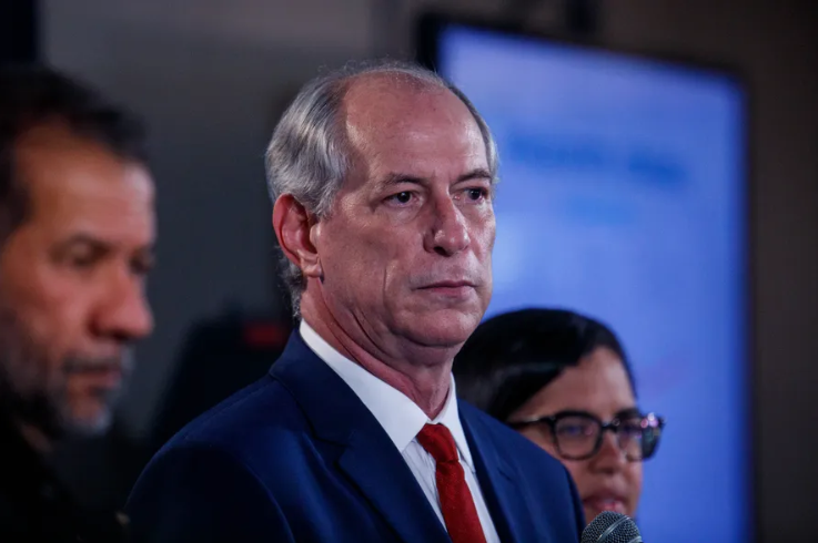 Ciro Gomes deixa PDT e avalia candidatura contra o PT em 2026