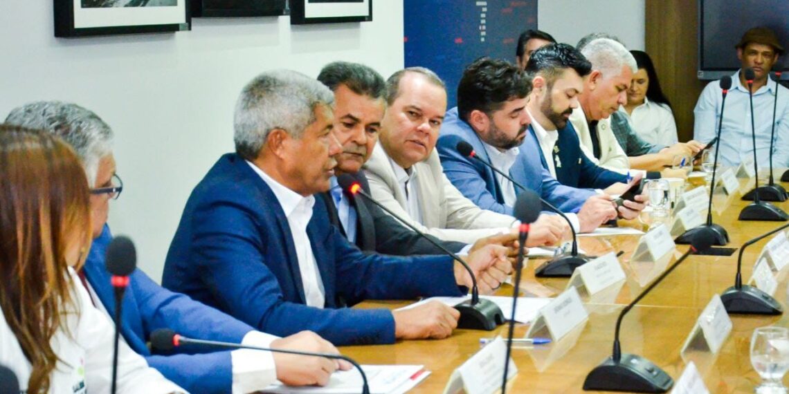 Vice-Governador destaca ausência de Salvador no sistema consorciado de Policlínicas durante Fórum Estadual de Saúde