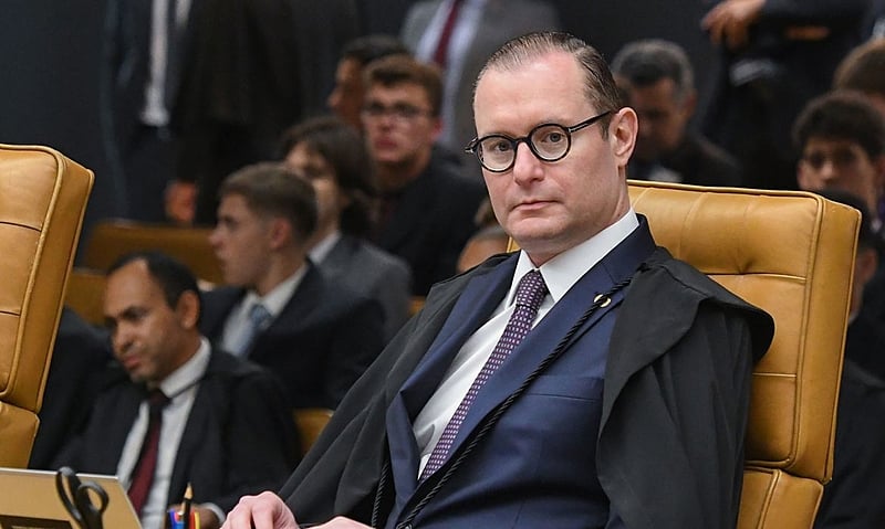 Zanin segue voto de Moraes e apoia condenação de réus da desinformação