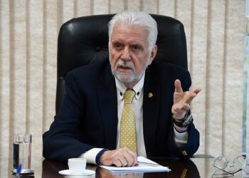 Wagner aponta favorito de Lula à cadeira de Barroso no STF