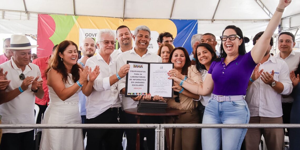 Governo da Bahia investe em tecnologia e inovação nas escolas de Araçás
