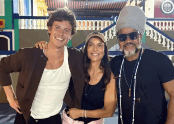 Shawn Mendes visita o Candyall Guetho Square com Ivete e Brown