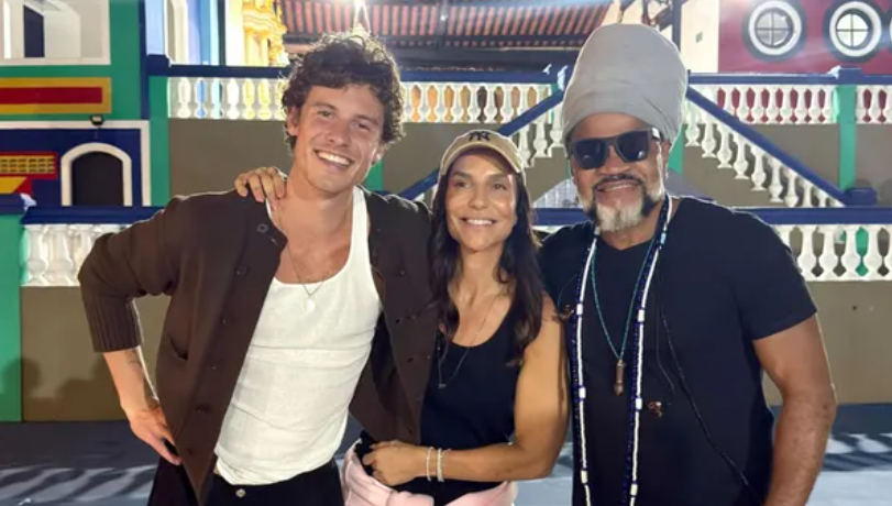 Shawn Mendes visita o Candyall Guetho Square com Ivete e Brown