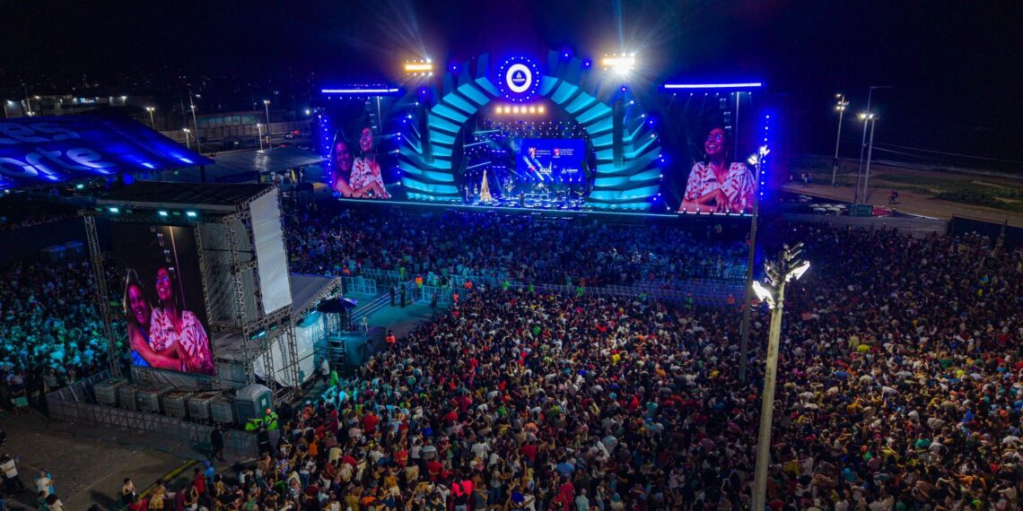Evento com show de Frei Gilson reúne cerca de 100 mil pessoas na Arena O Canto da Cidade