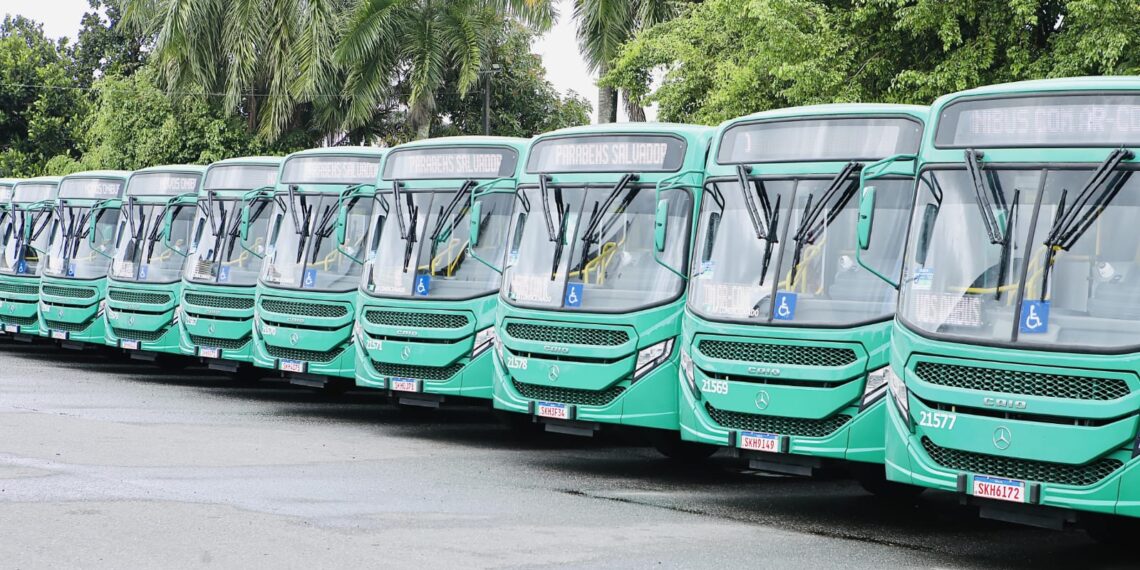 Prefeitura firma contrato para compra de 300 novos ônibus na maior aquisição de veículos da história de Salvador