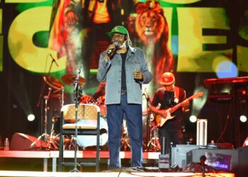 Edson Gomes abre segundo dia do Festival Virada Salvador e celebra estreia no evento
