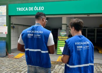 Operação da Prefeitura com a SSP interdita ferros-velhos, apreende materiais e notifica comércios irregulares na Gamboa